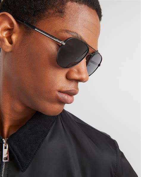 Polarized Black Lenses Sunglasses With Iconic Metal 